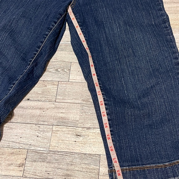 Levis Perfectly Slimming 512 Capri Blue Jean Denim Women Size 8 - Picture 5 of 11